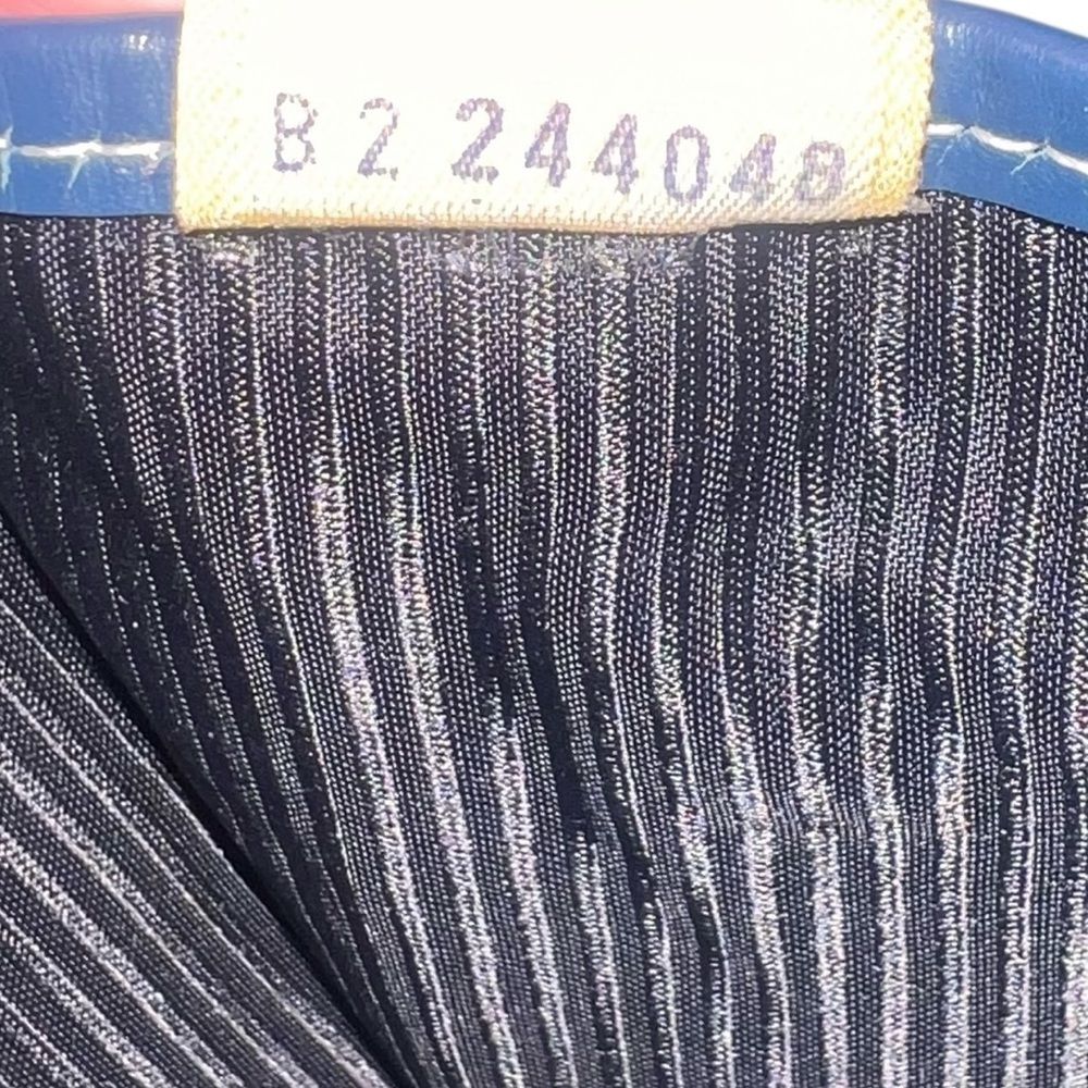 EUC Dooney & Bourke Parasol Ocean Blue All Weather Leather Zip Zip Shoulder Bag - Picture 10 of 13